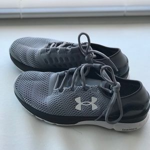 Underarmour tennis shoes size 8